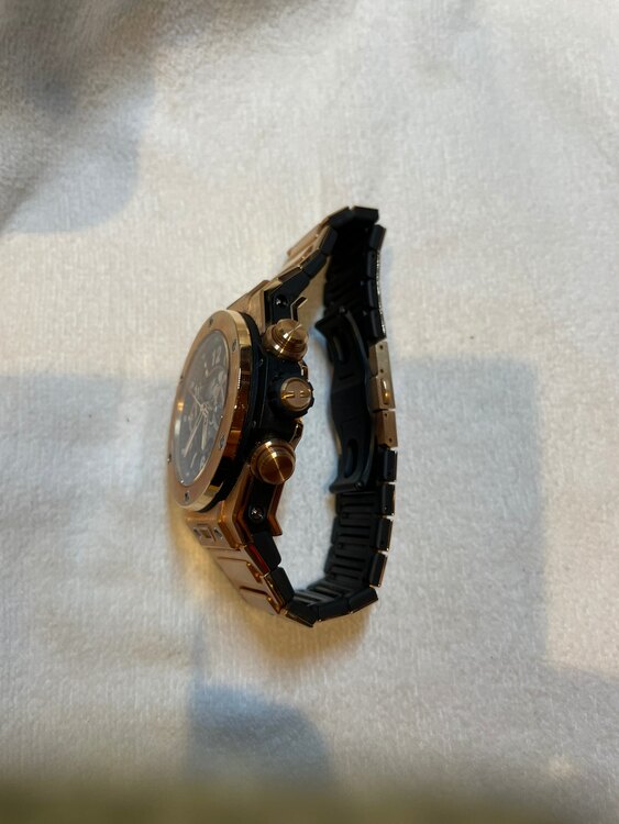 ウブロ ビックバン 411O.OX.1180.Ox（高級時計）の商品画像 - 査定依頼日：2025年5月3日 - 最高査定価格：3,000,000円