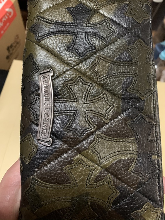 クロムハーツ　セメタリークロス　ラウンドファスナー　カモフラ（ブランド財布・小物）の商品画像 - 査定依頼日：2022年6月6日 - 最高査定価格：2,000円