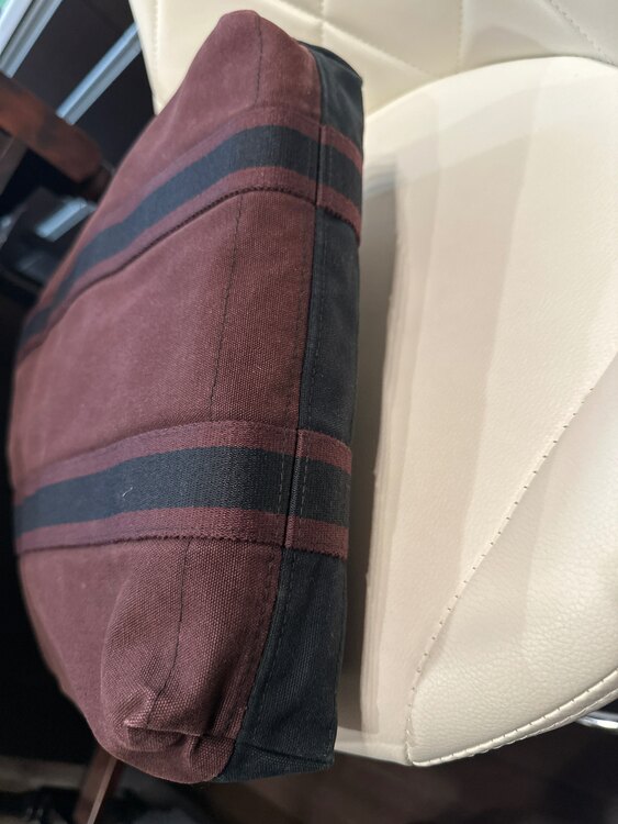 フールトゥカバス　トートバッグ　（ブランドバッグ）の商品画像 - 査定依頼日：2025年4月15日 - 最高査定価格：10,000円