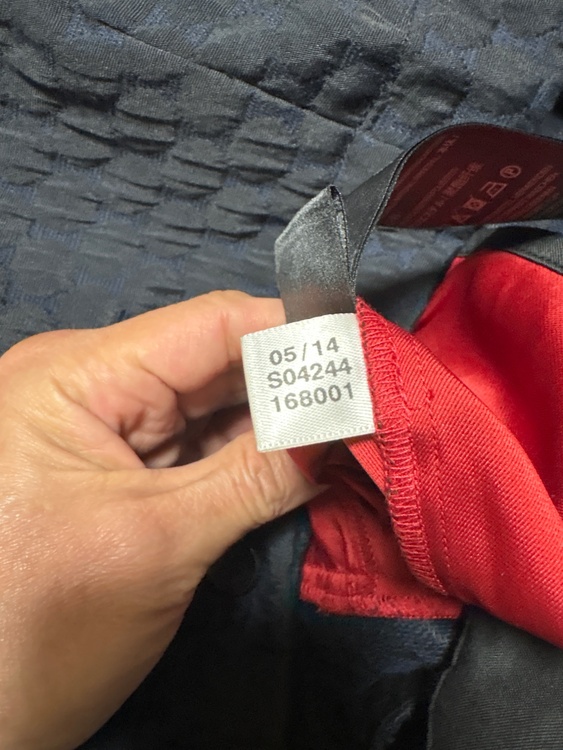 Y-3 05/14 S04244 168001（古着・ファッション）の商品画像 - 査定依頼日：2026年3月18日 - 最高査定価格：1,000円