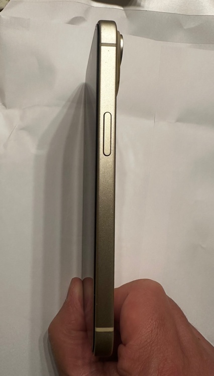 iPhone15 256GB docomo（スマホ）の商品画像 - 査定依頼日：2026年4月23日 - 最高査定価格：60,000円