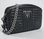 PRADAダイアグラム（ブランドバッグ）の商品画像 - 査定依頼日：2026年6月28日 - 最高査定価格：100,000円