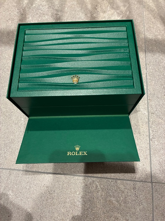 オイスターパーペチュアル　ベージュ　28㎜（高級時計）の商品画像 - 査定依頼日：2025年10月26日 - 最高査定価格：1,150,000円