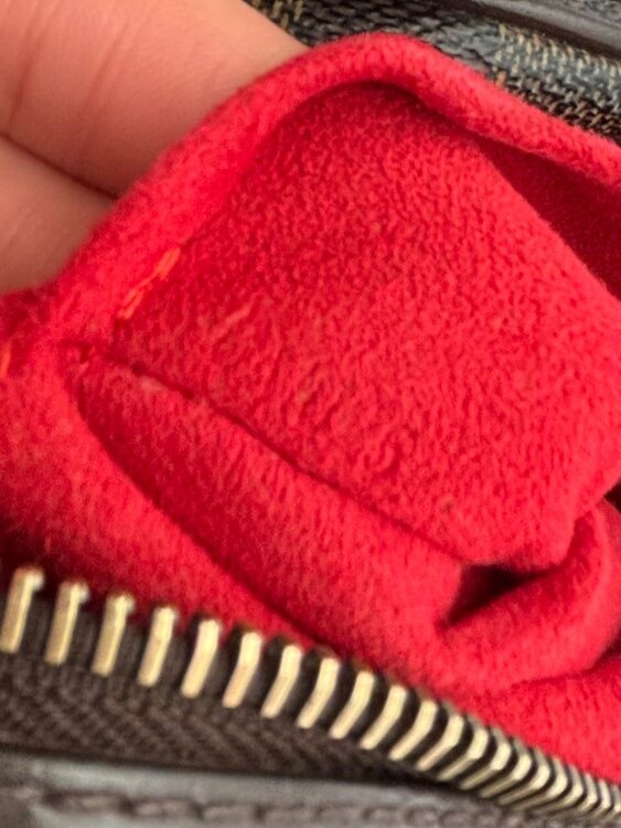 ドゥオモ（ブランドバッグ）の商品画像 - 査定依頼日：2025年2月8日 - 最高査定価格：100,000円