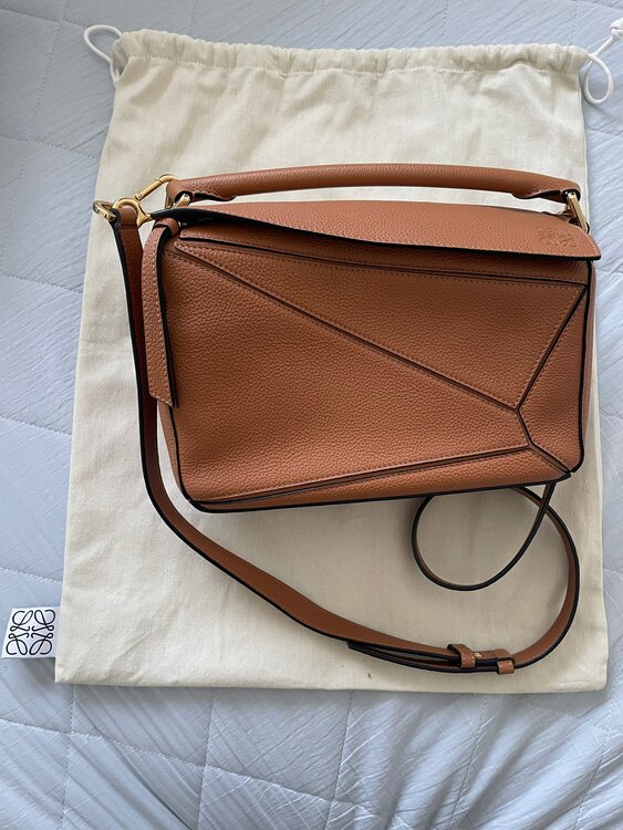 LOEWE ロエベ パズルバッグ スモール ソフトグレインカーフライトキャメル（ブランド財布・小物）の商品画像 - 査定依頼日：2025年5月7日 - 最高査定価格：125,000円