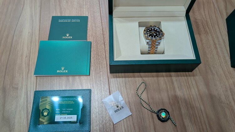 ロレックス GMTマスター （高級時計）の商品画像 - 査定依頼日：2026年1月20日 - 最高査定価格：3,500,000円