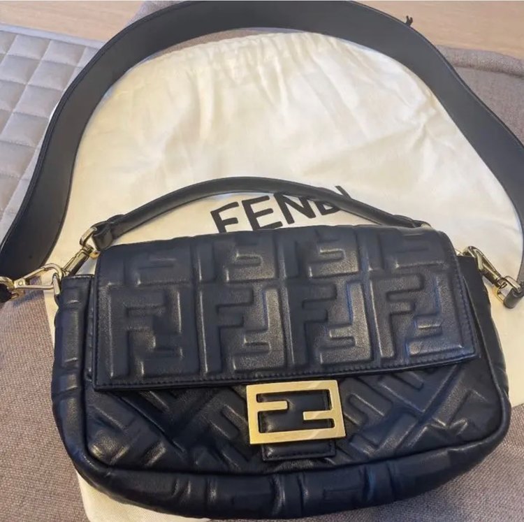 バゲットバック（ブランドバッグ）の商品画像 - 査定依頼日：2022年8月14日 - 最高査定価格：70,000円