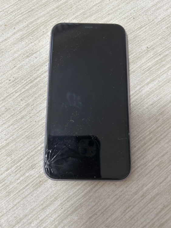 iPhone iPhone11 128GB Softbank（スマホ）の商品画像 - 査定依頼日：2026年7月3日 - 最高査定価格：11,000円