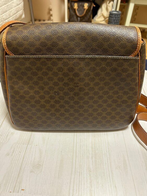 ショルダーバッグ（ブランドバッグ）の商品画像 - 査定依頼日：2025年3月9日 - 最高査定価格：1,000円