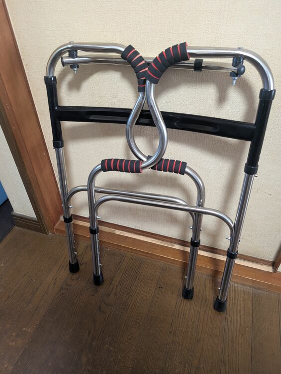 アルミ歩行器ミニタイプ（介護用品）の商品画像 - 査定依頼日：2025年10月6日 - 最高査定価格：2,000円