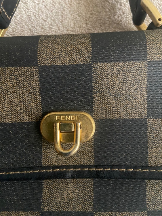 FENDI（ブランドバッグ）の商品画像 - 査定依頼日：2026年3月17日 - 最高査定価格：30,000円