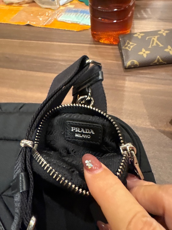 PRADA人気ポシェット付きバッグ（ブランドバッグ）の商品画像 - 査定依頼日：2026年8月2日 - 最高査定価格：190,000円