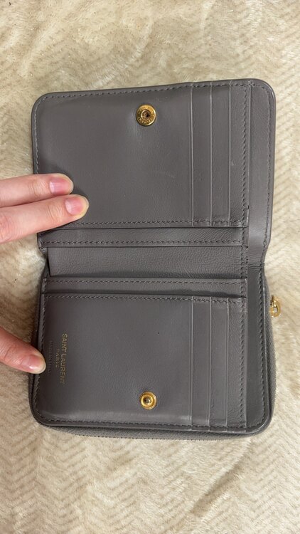 イブサンローラン  （ブランドバッグ）の商品画像 - 査定依頼日：2025年2月21日 - 最高査定価格：25,000円