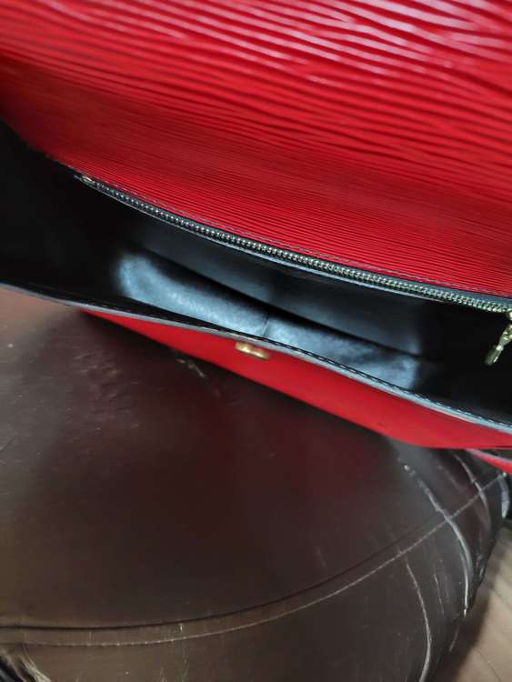 ルイヴィトン エピ （ブランドバッグ）の商品画像 - 査定依頼日：2022年11月1日 - 最高査定価格：25,000円