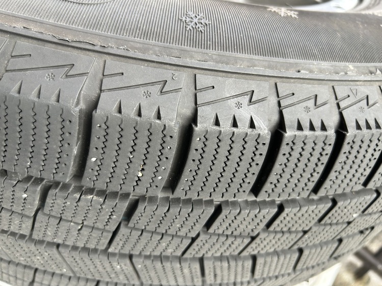 ZEETEX スタッドレス（カー用品）の商品画像 - 査定依頼日：2025年12月11日 - 最高査定価格：8,000円