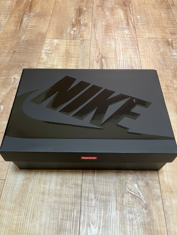 型番CU9225 100 NIKE×supremeエアフォース1ロー（古着・ファッション）の商品画像 - 査定依頼日：2026年5月13日 - 最高査定価格：7,000円