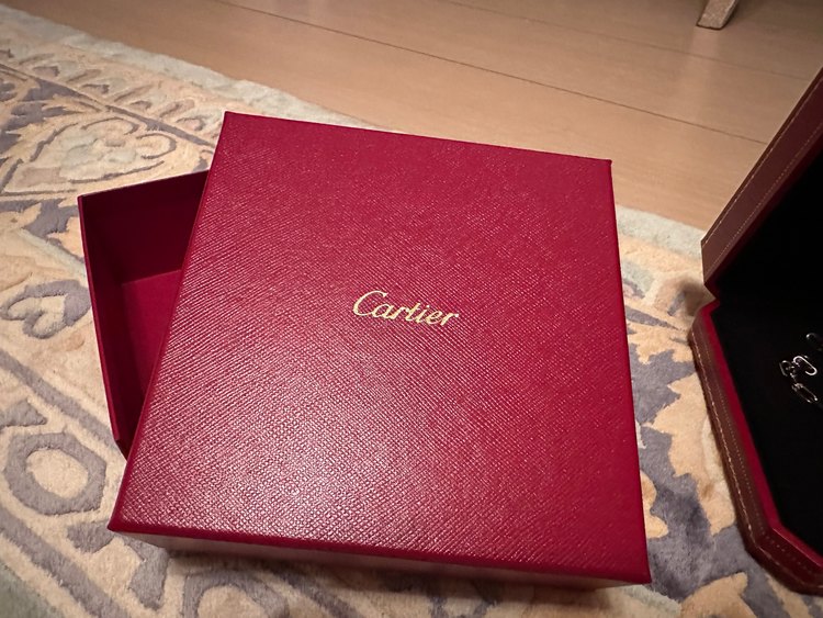 サントス ドゥ カルティエ ネックレス  ホワイトゴールド  （金・貴金属）の商品画像 - 査定依頼日：2023年9月25日 - 最高査定価格：600,000円