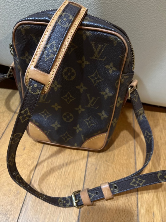 ダヌーヴ（ブランドバッグ）の商品画像 - 査定依頼日：2025年10月16日 - 最高査定価格：20,000円