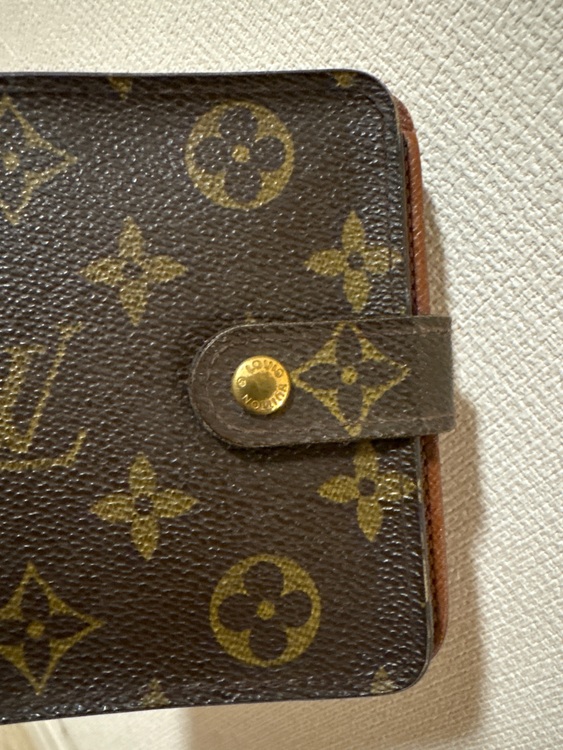 モノグラム二つ折り財布（ブランド財布・小物）の商品画像 - 査定依頼日：2025年9月10日 - 最高査定価格：3,000円