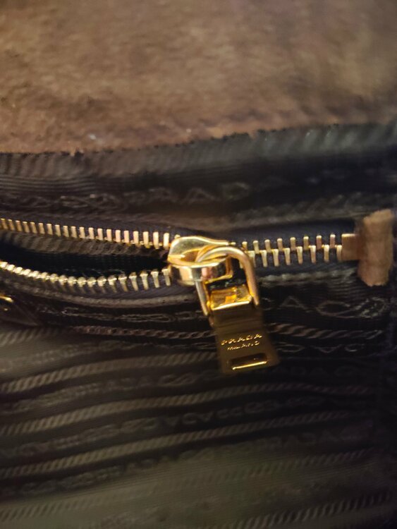 「PRADA プラダ カナパ L スエード ブラウン トードバック（ブランドバッグ）の商品画像 - 査定依頼日：2026年6月29日 - 最高査定価格：100,000円