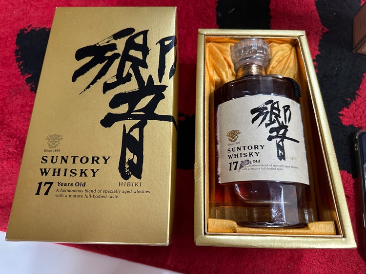 ウイスキー サントリー響 （お酒）の商品画像 - 査定依頼日：2025年10月21日 - 最高査定価格：33,000円
