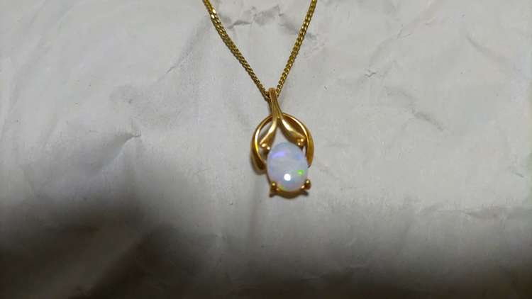 オーストラリア Bentine Gems オパールネックレス（宝石）の商品画像 - 査定依頼日：2023年10月1日 - 最高査定価格：5,000円