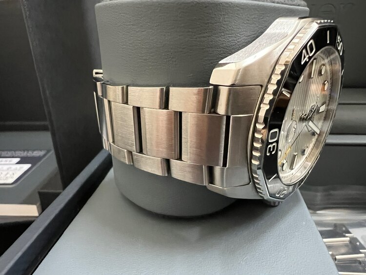 タグホイヤー アクアレーサー WBP201C.BRE778（高級時計）の商品画像 - 査定依頼日：2025年5月20日 - 最高査定価格：255,000円