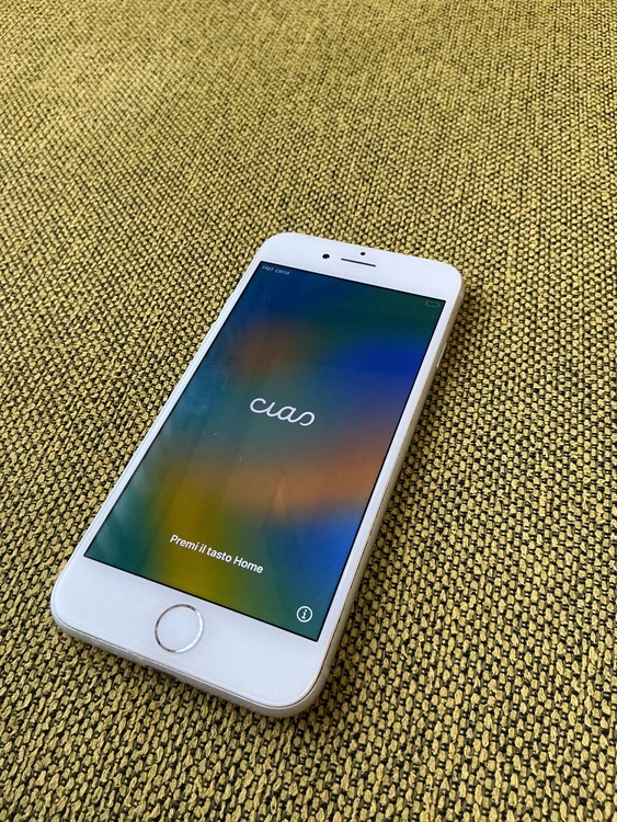 iPhone iPhone8 64GB SIMフリー（スマホ）の商品画像 - 査定依頼日：2026年7月18日 - 最高査定価格：3,000円