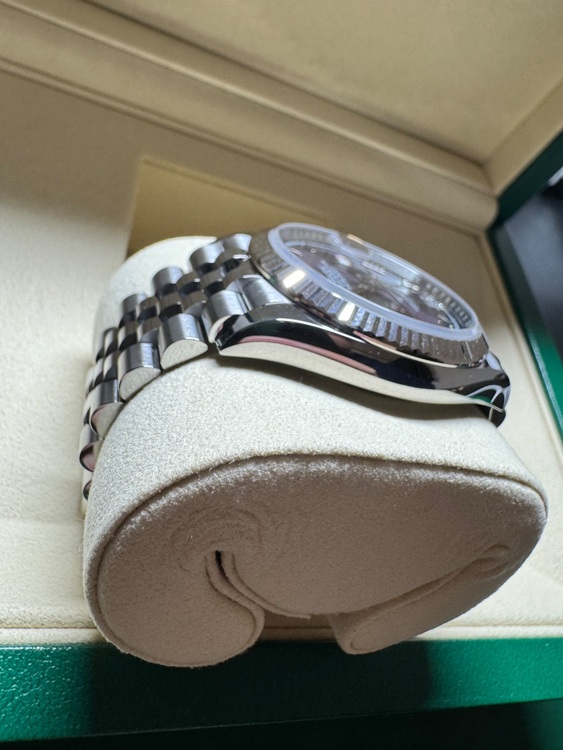 ロレックス デイトジャスト 126234（高級時計）の商品画像 - 査定依頼日：2025年11月22日 - 最高査定価格：2,320,000円