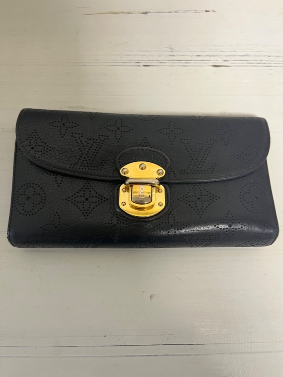 ルイヴィトン マヒナ ポルトフォイユ アメリア 長財布（ブランド財布・小物）の商品画像 - 査定依頼日：2025年9月14日 - 最高査定価格：8,000円