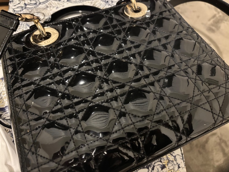 レディーディオールミディアム（ブランドバッグ）の商品画像 - 査定依頼日：2026年4月3日 - 最高査定価格：200,000円