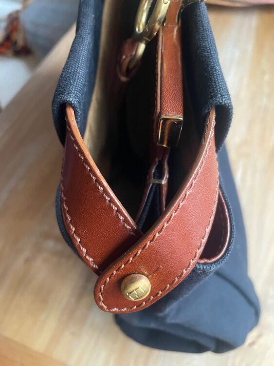 フェンディ  （ブランドバッグ）の商品画像 - 査定依頼日：2025年3月17日 - 最高査定価格：55,000円