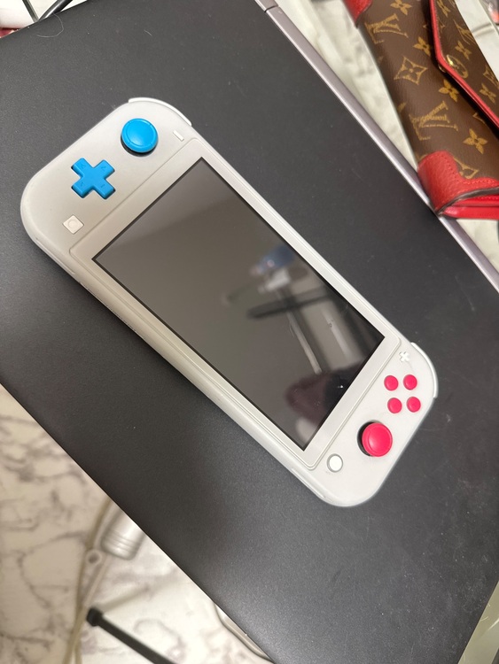 Switchライト（ゲーム機本体・ゲームソフト）の商品画像 - 査定依頼日：2025年11月9日 - 最高査定価格：9,500円