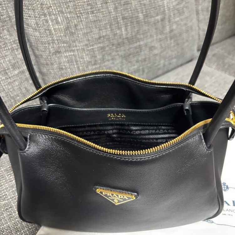プラダ  （ブランドバッグ）の商品画像 - 査定依頼日：2025年9月4日 - 最高査定価格：243,000円
