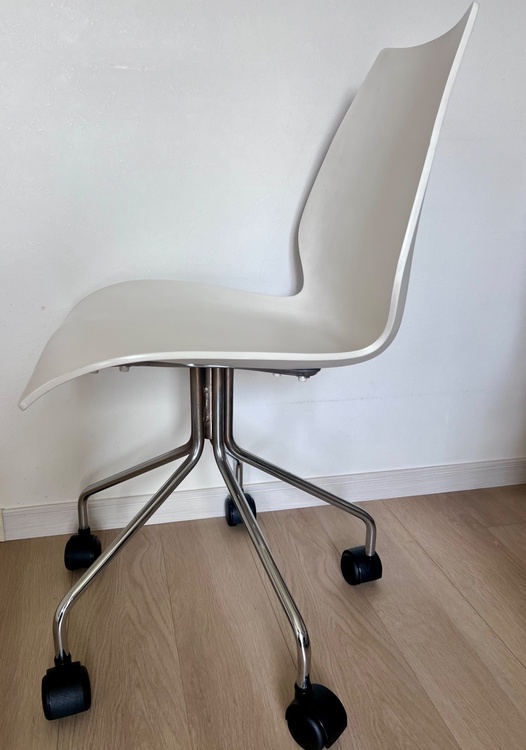 カルテル　マウイキャスター(昇降なし)（家具・寝具）の商品画像 - 査定依頼日：2026年4月14日 - 最高査定価格：5,000円