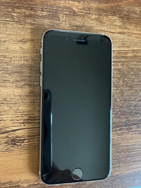 iPhone SE (第 3 世代) 64GB au（スマホ）の商品画像 - 査定依頼日：2026年5月7日 - 最高査定価格：20,000円
