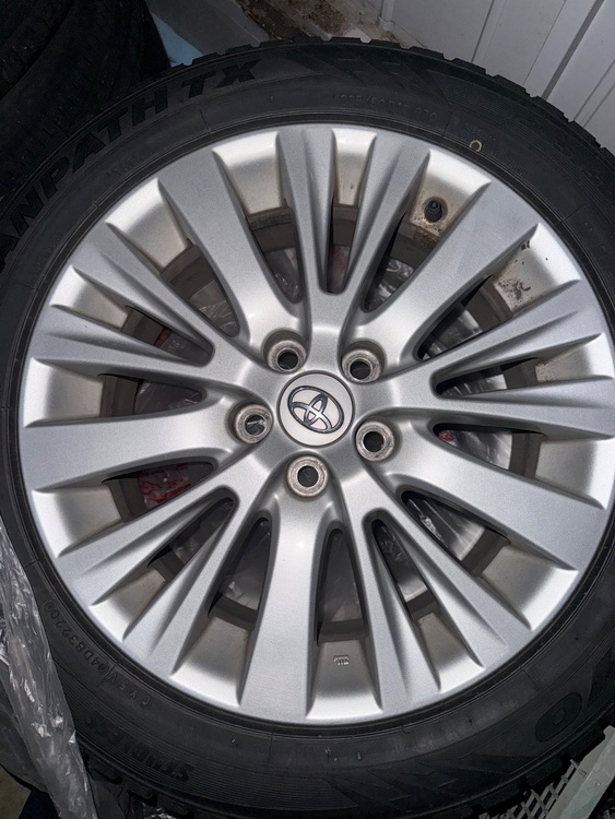 トヨタ　アルファード　 ２４０Ｓ タイプゴールドⅡ　スタッドレス4本（カー用品）の商品画像 - 査定依頼日：2025年12月1日 - 最高査定価格：33,000円