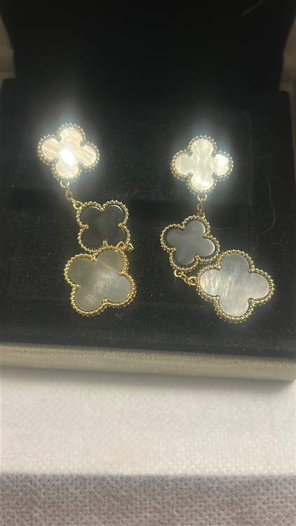 マジック アルハンブラ イヤリング、3モチーフ（金・貴金属）の商品画像 - 査定依頼日：2026年3月30日 - 最高査定価格：1,000,000円