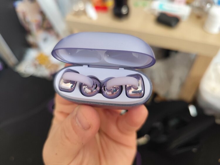 Bluetoothイヤフォン（オーディオ・スピーカー）の商品画像 - 査定依頼日：2026年2月22日 - 最高査定価格：100,000円