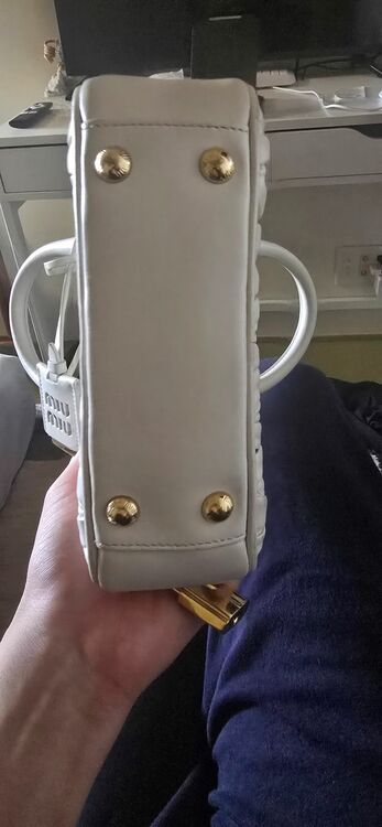 ミュウミュウ  （ブランドバッグ）の商品画像 - 査定依頼日：2025年10月17日 - 最高査定価格：190,000円