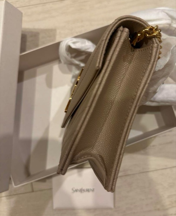 カサンドラエンベロープ　ダークベージュ（ブランドバッグ）の商品画像 - 査定依頼日：2025年10月25日 - 最高査定価格：145,000円