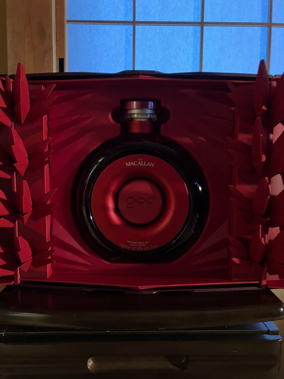 マッカラン200周年 タイムスペース（お酒）の商品画像 - 査定依頼日：2024年12月12日 - 最高査定価格：240,000円