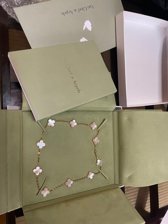 ヴァンクリ　10p アルハンブラネックレス　マザーオブパール（金・貴金属）の商品画像 - 査定依頼日：2025年3月6日 - 最高査定価格：1,300,000円