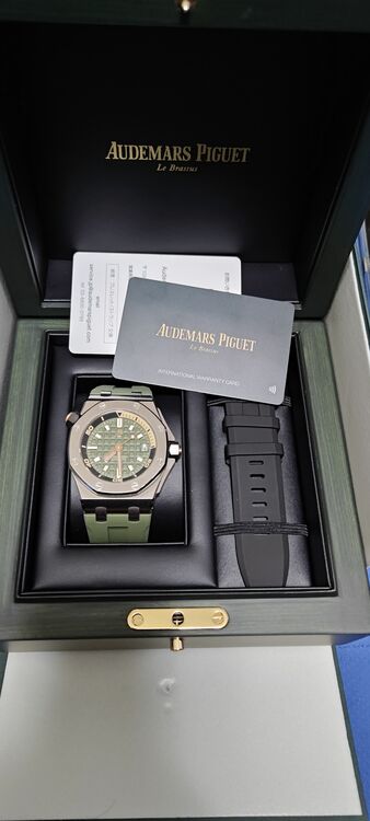 Ref. 15720ST.OO.A052CA.01（高級時計）の商品画像 - 査定依頼日：2025年11月20日 - 最高査定価格：3,850,000円