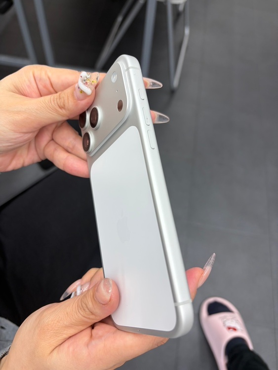 iPhone iPhone 17 Pro Max 512GB SIMフリー（スマホ）の商品画像 - 査定依頼日：2026年9月24日 - 最高査定価格：189,000円