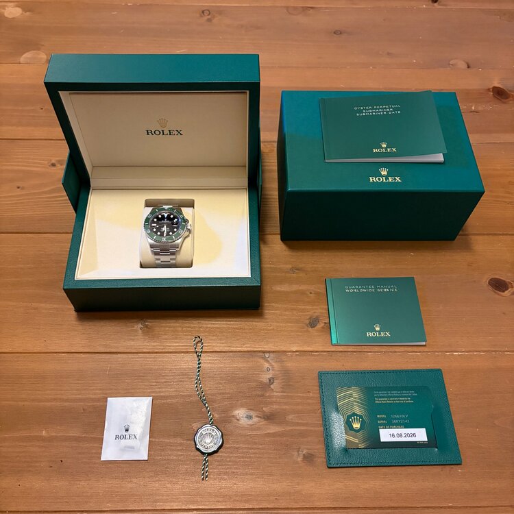 ROLEX ロレックス サブマリーナー デイト グリーンサブ オイスタースチール 未使用（高級時計）の商品画像 - 査定依頼日：2026年8月20日 - 最高査定価格：2,600,000円