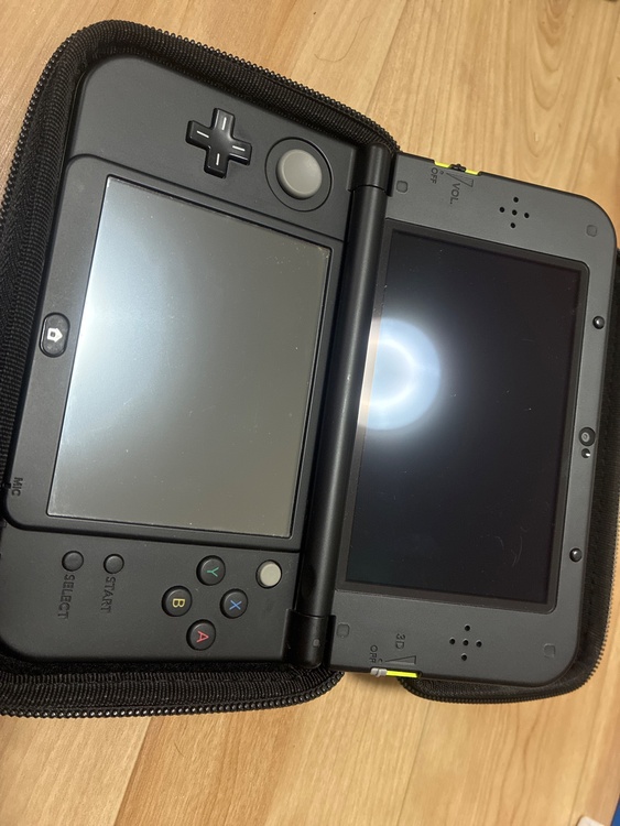 PlayStationVita(PCH-2000)/Nintendo3DS LL(RED-001)/PSVitaソフト1点/3DSソフト4点（ゲーム機本体・ゲームソフト）の商品画像 - 査定依頼日：2026年8月31日 - 最高査定価格：25,500円