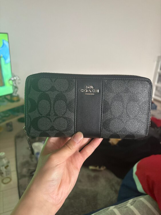 COACH長財布（ブランド財布・小物）の商品画像 - 査定依頼日：2025年5月25日 - 最高査定価格：1,000円