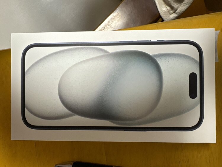 iPhone 15 128GB au（スマホ）の商品画像 - 査定依頼日：2025年2月3日 - 最高査定価格：80,000円