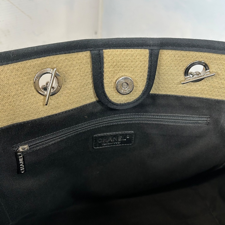 ドーヴィル（ブランドバッグ）の商品画像 - 査定依頼日：2026年3月4日 - 最高査定価格：220,000円